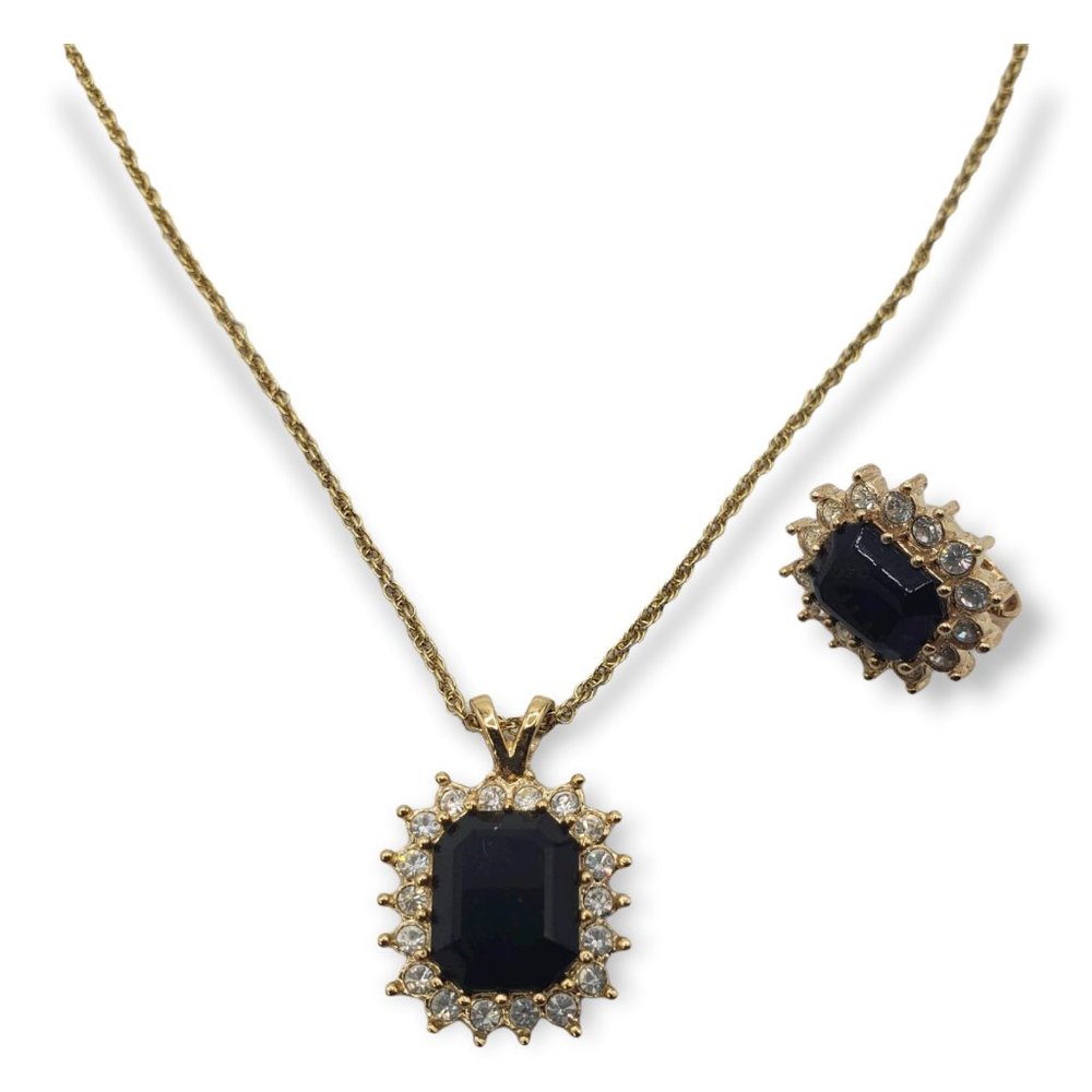 VTG Roman Signed Gold Wash Black Center Stone with Rhinestones Pendant on chain